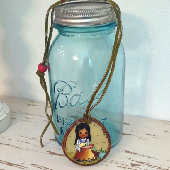 Vintage "JAMA" Handpainted Of Little Girl, On Leather Chord Necklace - Picture 3 of 6